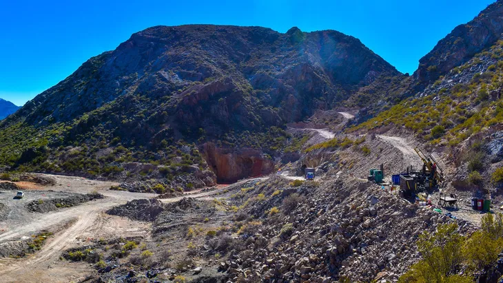 qué mina de oro ya tiene fecha de producción y logró financiamiento millonario