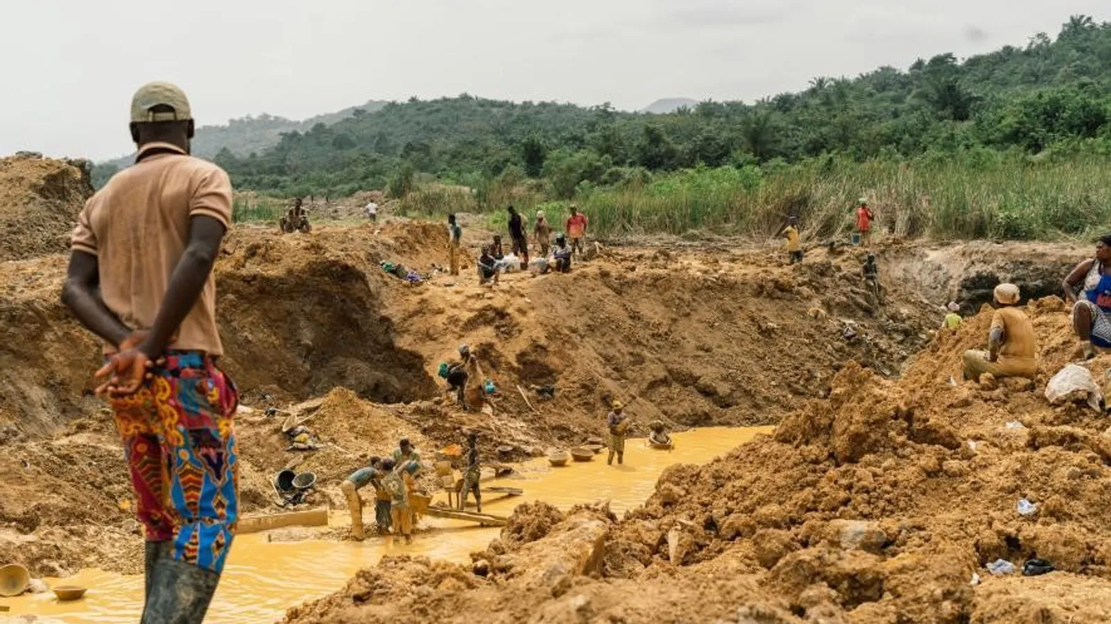 cómo actúan las redes chinas que impulsan la minería ilegal de oro en asia, África y sudamérica
