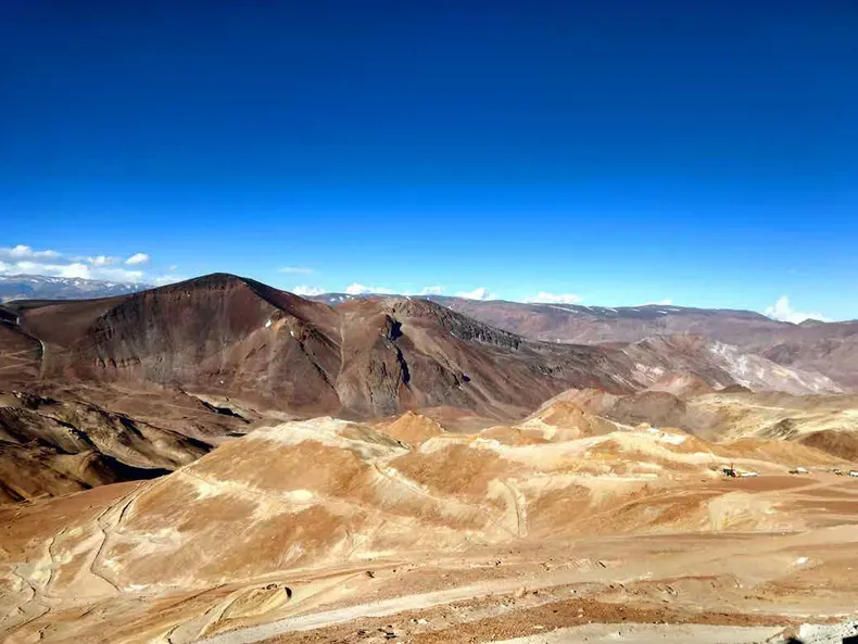definen si la socia de barrick o una minera de singapur se quedan con dos joyas de oro en iglesia