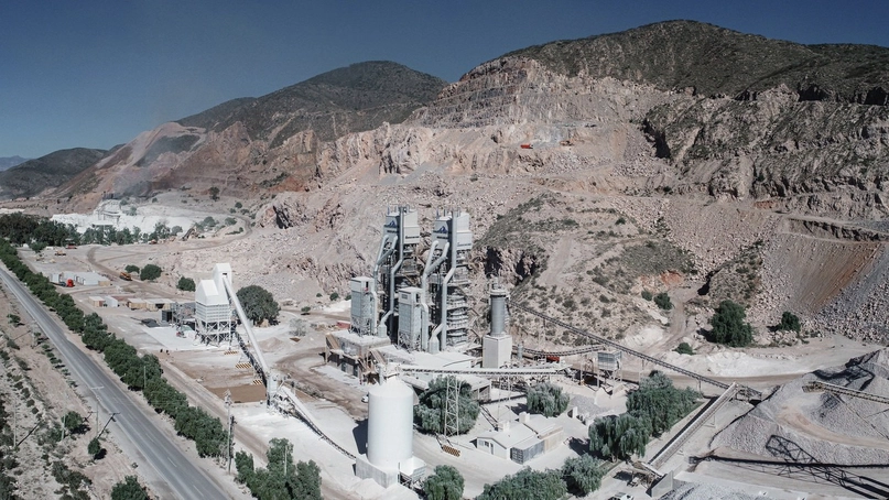 orrego confirmó que san juan exporta el 85% de la cal argentina y apuesta a obras clave para la industria