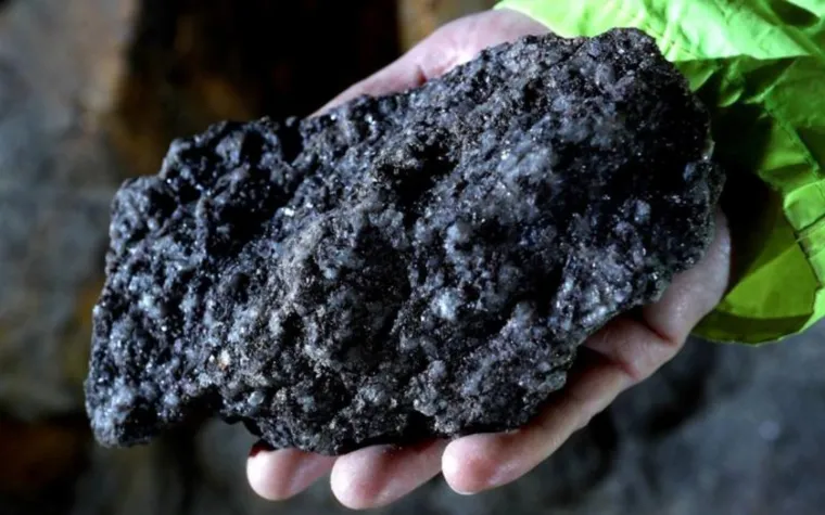 argentina descubre un mineral clave para cohetes y satélites