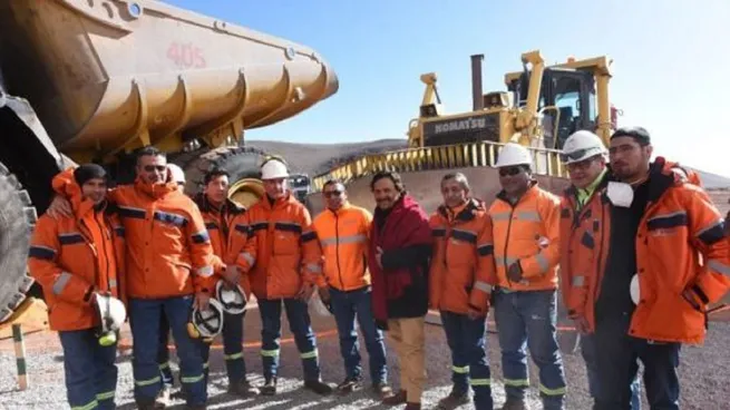 Operarios en altura: oportunidades en salares a 3.800 msnm demandan resiliencia. Operarios en altura: oportunidades en salares a 3.800 msnm demandan resiliencia.