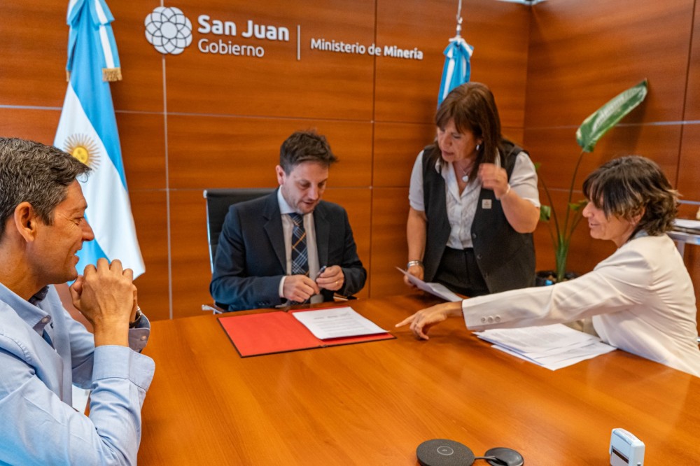ipeem y agencia calidad san juan acuerdan fortalecer la pequeña minería