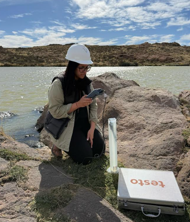 Desafío del Empleo Local (90/10): La nueva ley de cupo obliga a la provincia a capacitar perfiles técnicos (geólogos, ingenieros) que actualmente no están disponibles localmente. Foto: Cerro Vanguardia. Desafío del Empleo Local (90/10): La nueva ley de cupo obliga a la provincia a capacitar perfiles técnicos (geólogos, ingenieros) que actualmente no están disponibles localmente. Foto: Cerro Vanguardia.