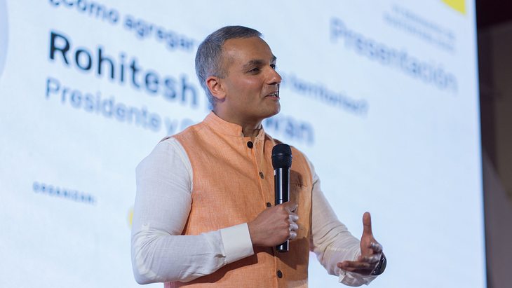 “En contextos donde el Estado es ineficaz, a menudo una empresa minera responsable provee agua, construye escuelas y financia hospitales”, afirmó Ro Dhawan, al explicar cómo una minería responsable puede ser un pilar de estabilidad social.