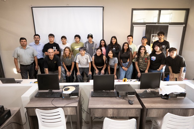 jóvenes de iglesia y jáchal recibieron sus certificados en formación minera