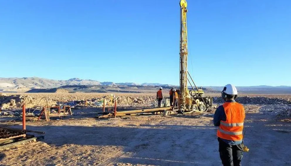 de la exploración a la producción cúantos proveedores demanda un yacimiento minero en todas sus etapas