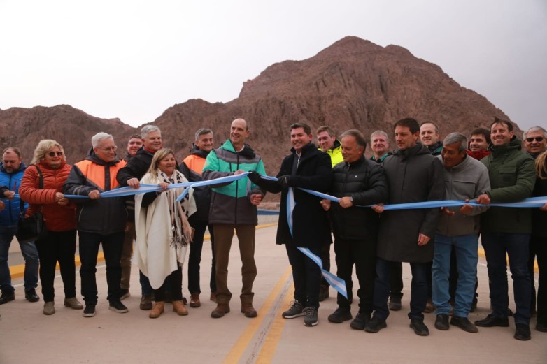 calingasta orrego y autoridades de glencore inauguraron dos puentes para potenciar el desarrollo productivo