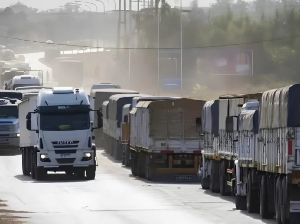 camioneros se preparan para la minería del cobre en san juan