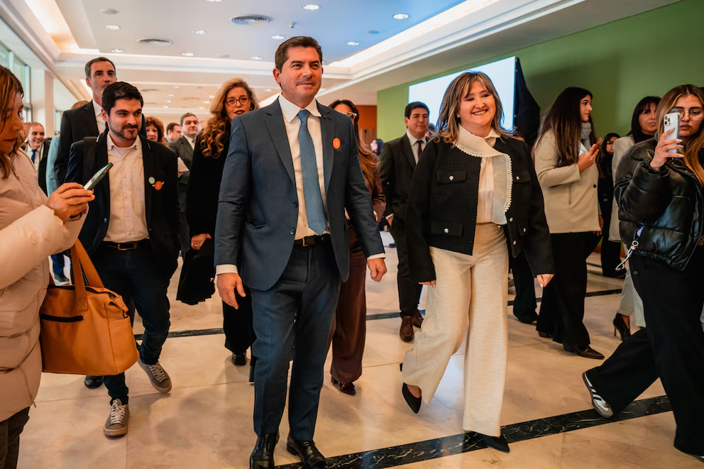 marcelo orrego gobernador de san juan junto a la ministra fuentes