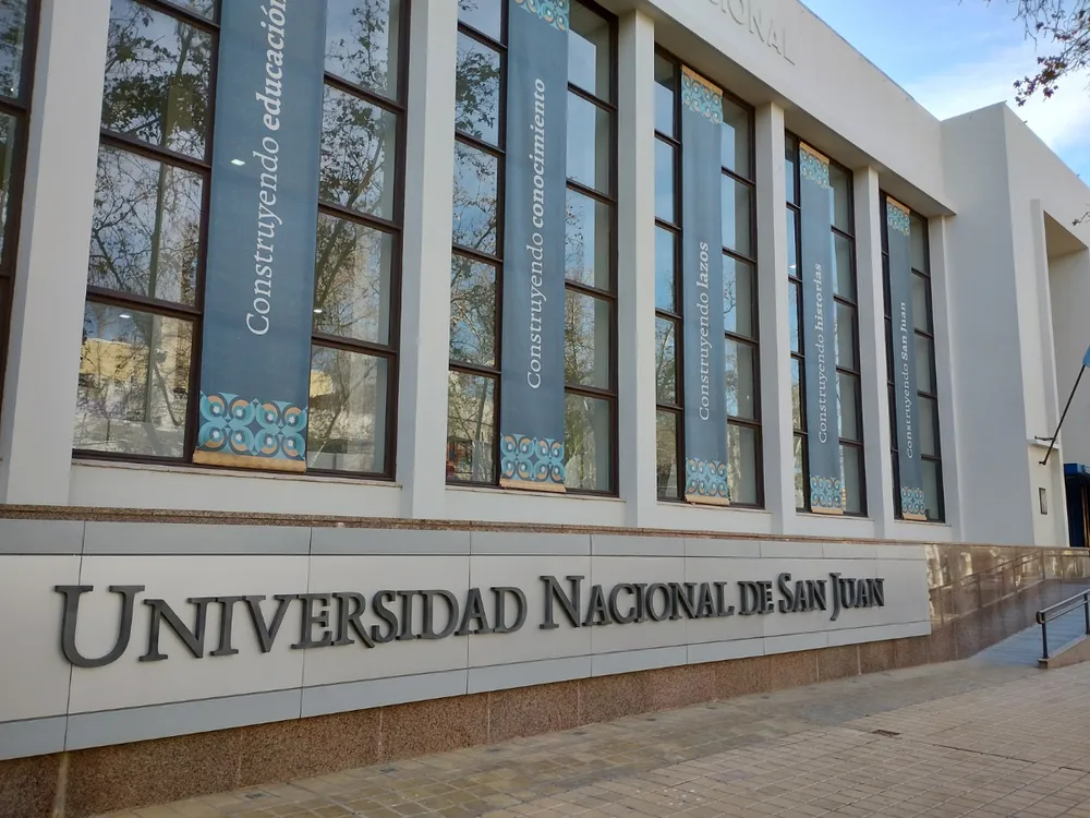 debate estratégico en san juan la unsj abre la discusión sobre el impacto y el futuro de la minería del cobre